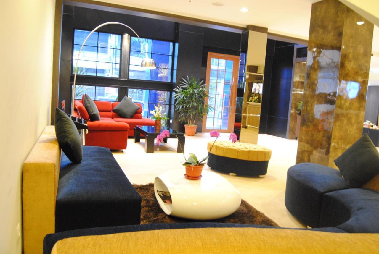 D'Best Hotel Pasar Baru Бандунг Екстериор снимка