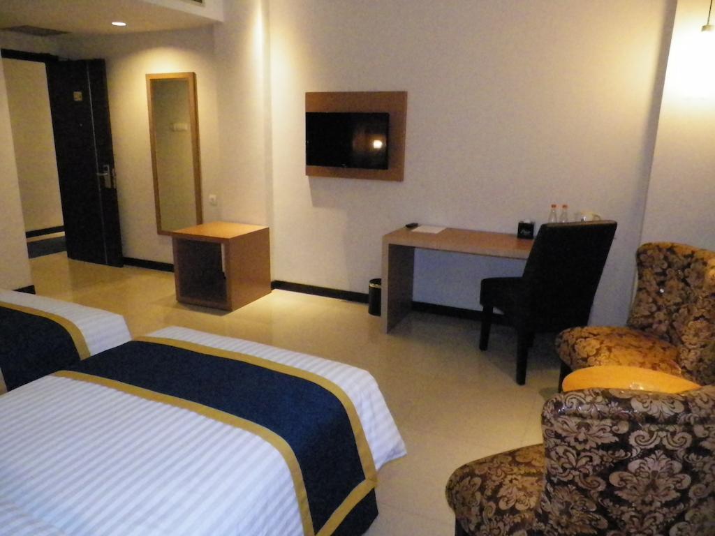 D'Best Hotel Pasar Baru Бандунг Стая снимка