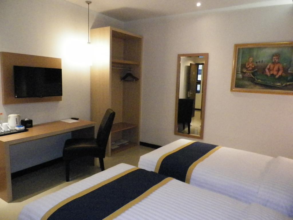 D'Best Hotel Pasar Baru Бандунг Стая снимка