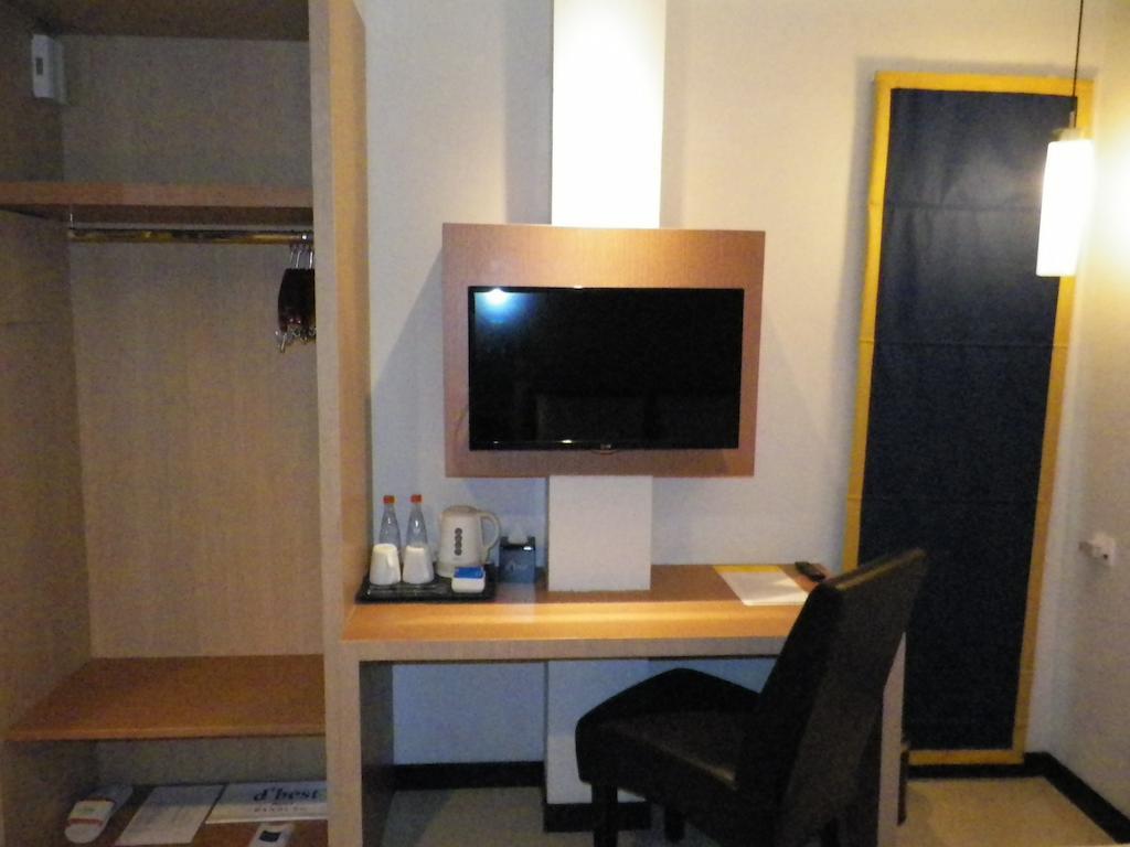 D'Best Hotel Pasar Baru Бандунг Стая снимка