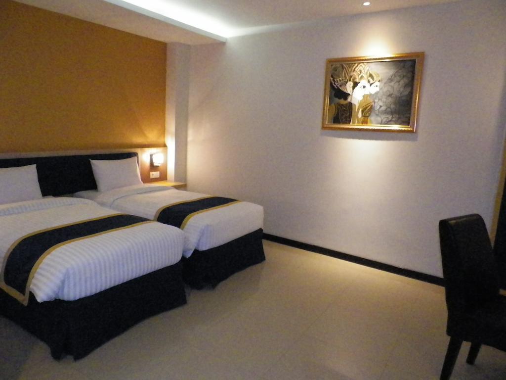 D'Best Hotel Pasar Baru Бандунг Стая снимка