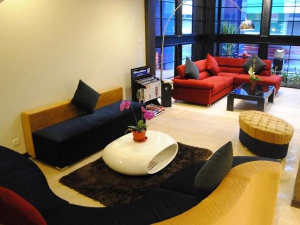 D'Best Hotel Pasar Baru Бандунг Екстериор снимка