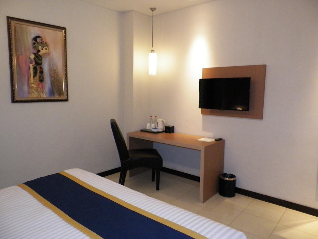 D'Best Hotel Pasar Baru Бандунг Екстериор снимка
