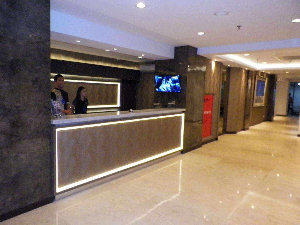 D'Best Hotel Pasar Baru Бандунг Екстериор снимка