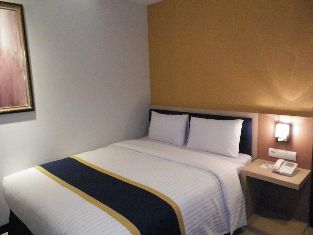 D'Best Hotel Pasar Baru Бандунг Екстериор снимка