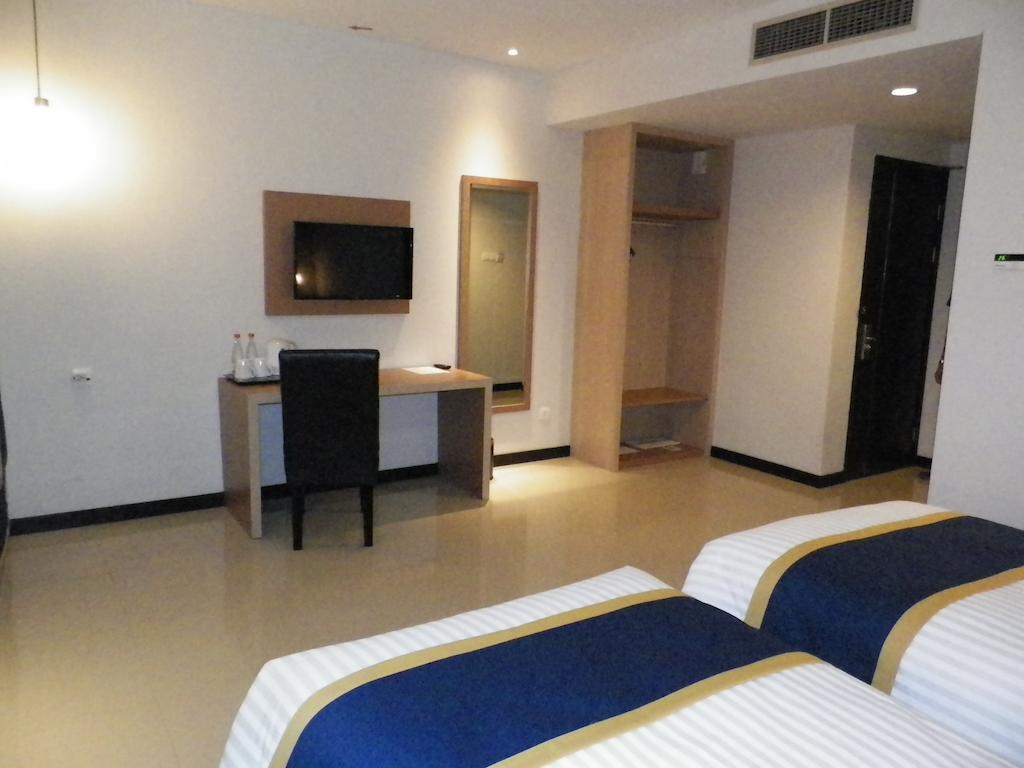 D'Best Hotel Pasar Baru Бандунг Екстериор снимка