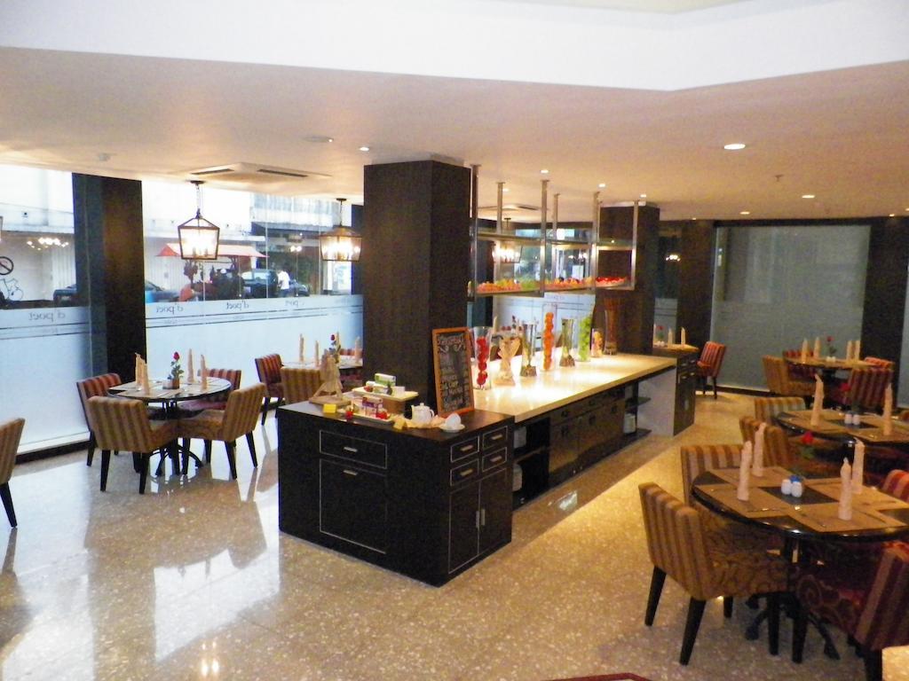 D'Best Hotel Pasar Baru Бандунг Екстериор снимка