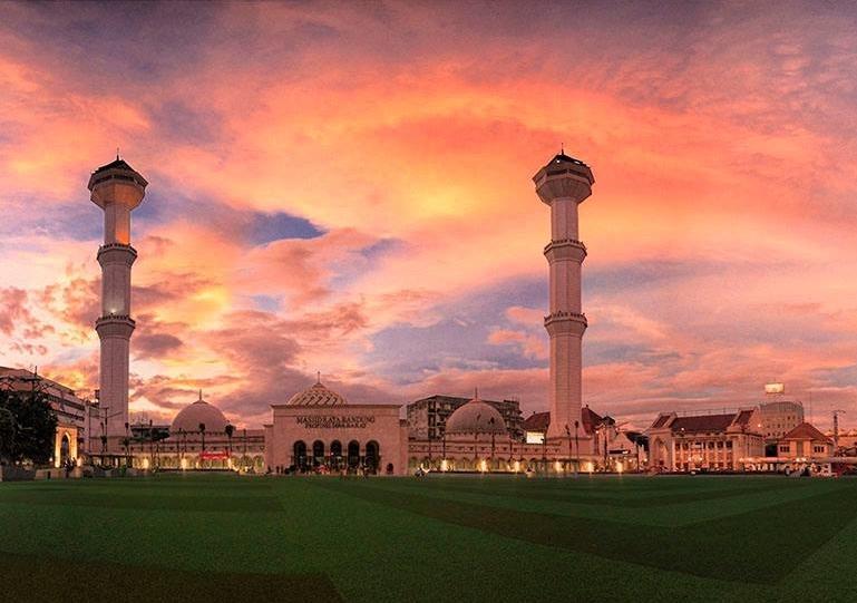 D'Best Hotel Pasar Baru Бандунг Екстериор снимка